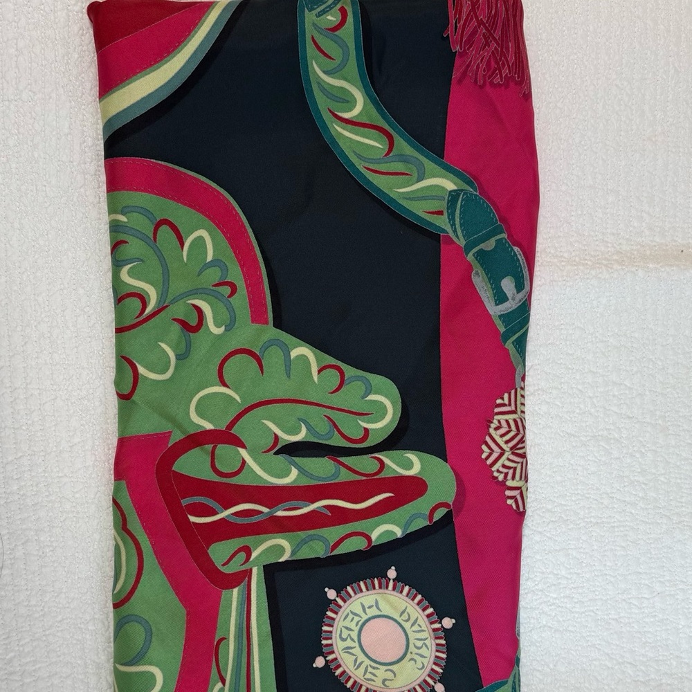 Hermes Pattern Triangular Scarf [OS] - Picture 6 of 8